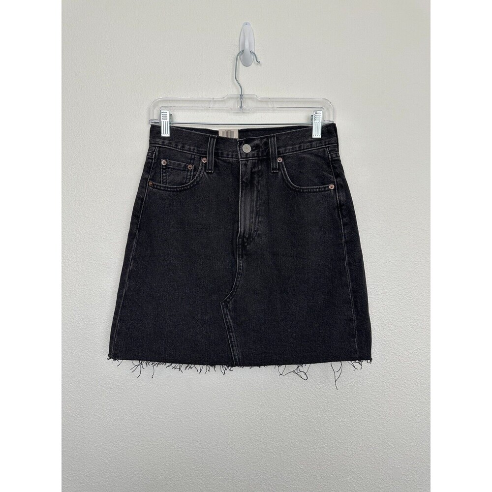 Levi's Women's High Rise Denim Mini Skirt Black - Size 26 NEW - fits like a 28.
